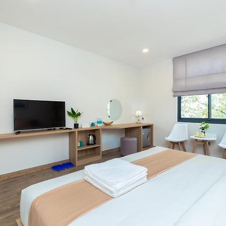 Cozrum Lux Hotel Ho Chi Minh City Exterior photo